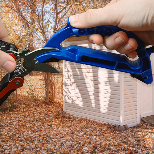 100_All-in-1_Blue_inUse_Pruner 100_All-in-1_Blue_inUse_Pruner