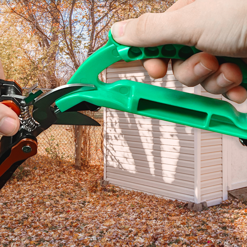 101_All-in-1_Green_inUse_Pruner 101_All-in-1_Green_inUse_Pruner