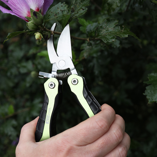 084C-Gardener’sMultiTool3 084C-Gardener’sMultiTool3